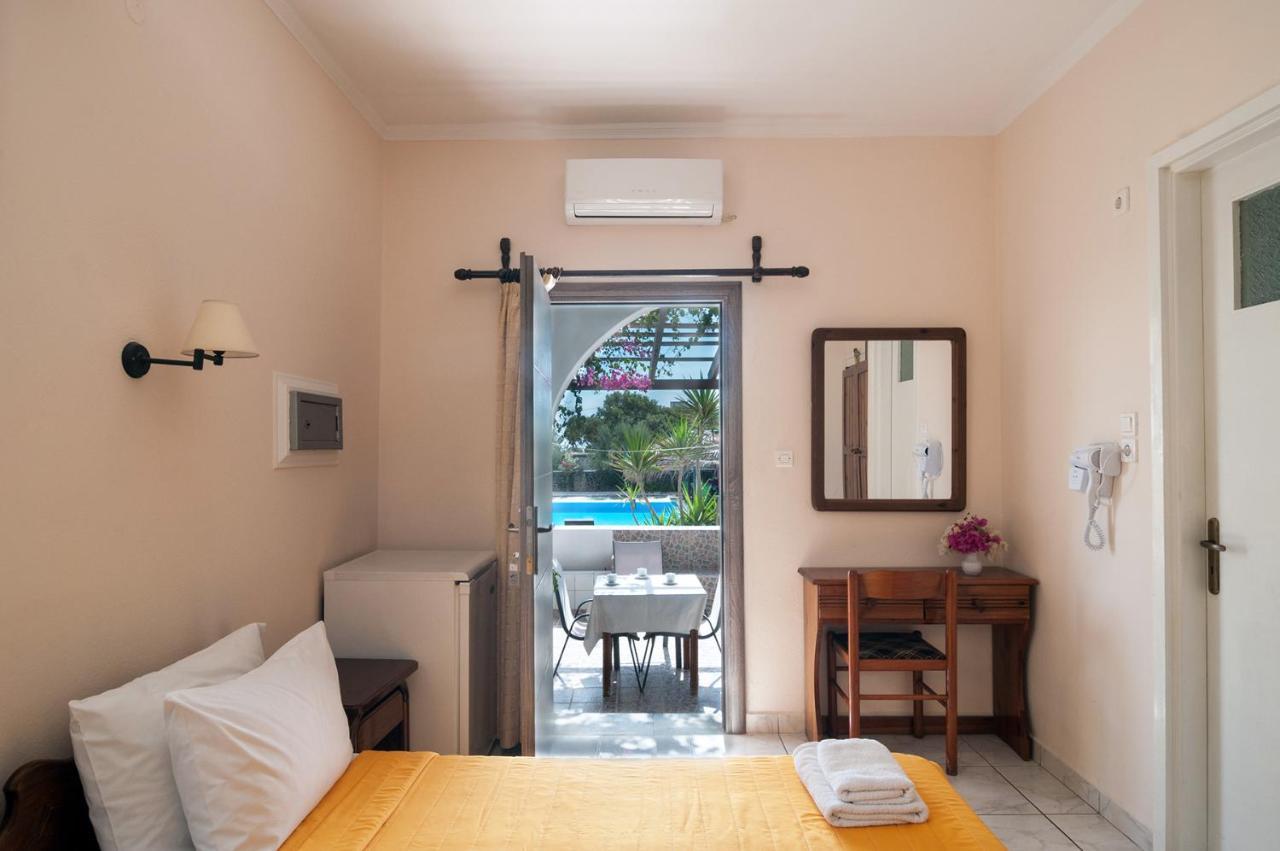 Holiday Beach Resort Santorini Perissa  Exteriör bild